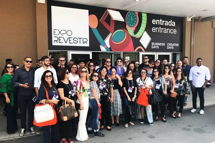 The Vilarejo group of specifiers at the Expo Revestir entrance in S&atilde;o Paulo