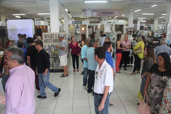 Customers filling the store during a Viver Melhor Vilarejo edition